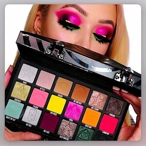 Jeffree Star Conspiracy Artistry Palette in 18 Eyeshadow Shades ~ NIB